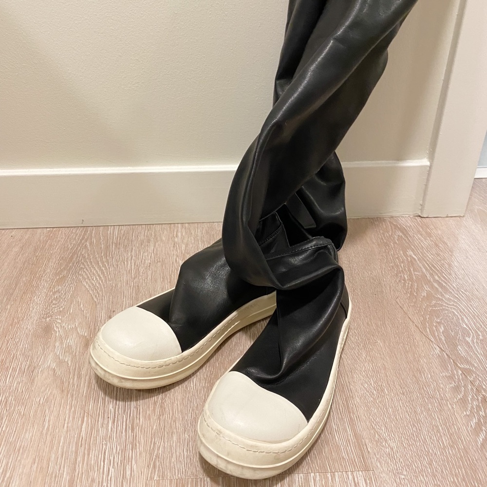 Super classic above the knees boots